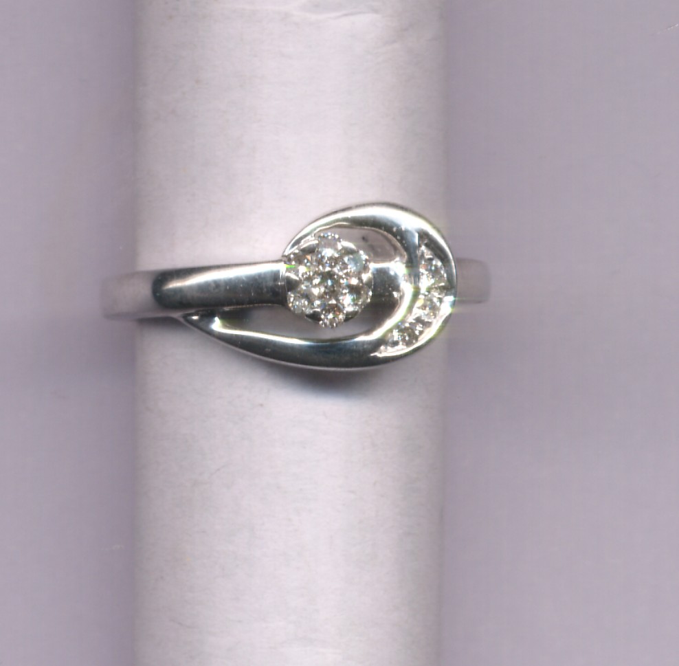Beautiful 18 Kt Gold  Natural Diamond Ring